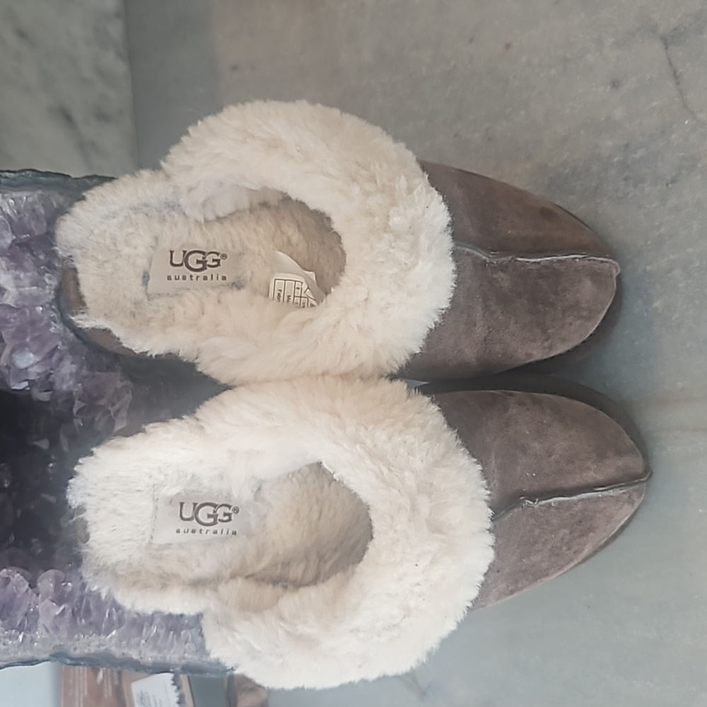 Uggs - Picture 7 of 12